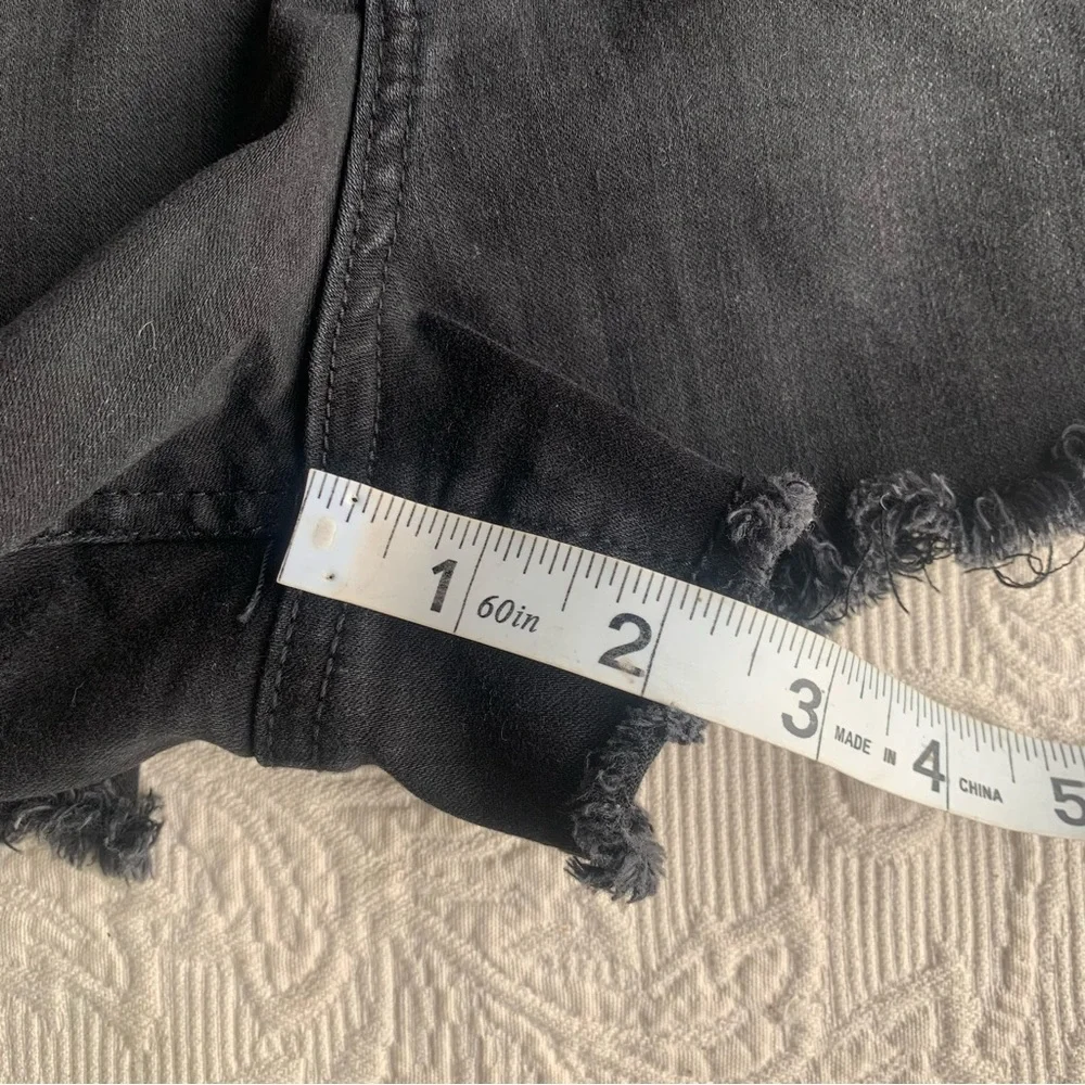 RSQ Black Mid-Rise Cutoff Fray Denim Jean Shorts - Picture 6 of 6